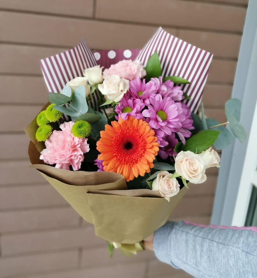 Букет цветов из: Розы, Хризантемы, Гвоздики и Герберы в Геймановской