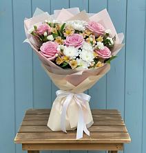 Букет цветов из:  Гвоздики, Орхидеи и Розы в Геймановской