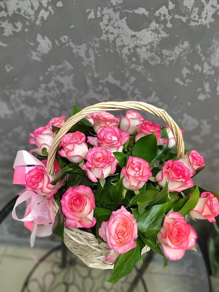 Цветочная композиция из Розы в корзине в Геймановской