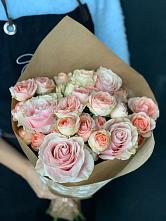 Букет цветов из:  Хризантемы и Розы в Геймановской