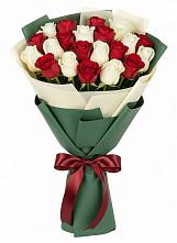 Букет Микс из красных и белых роз в Геймановской