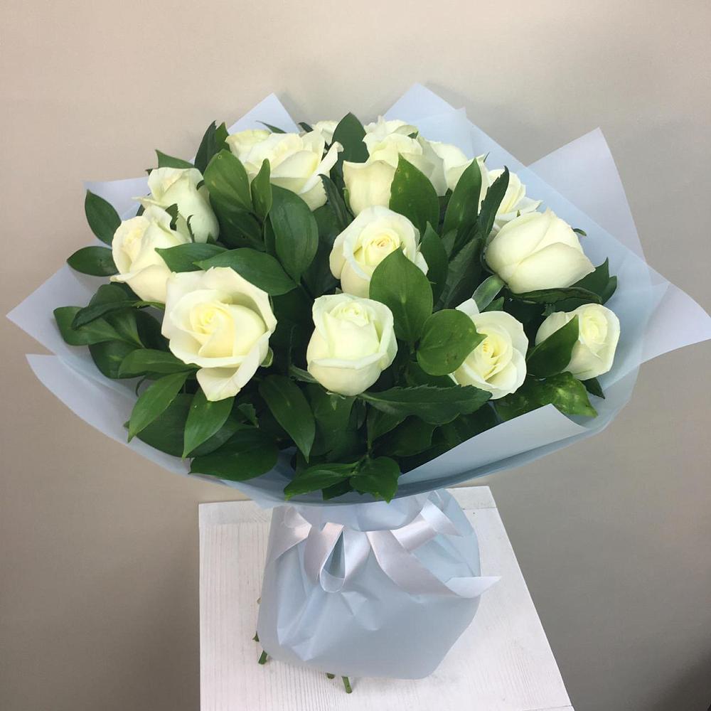 Букет 15 Белых роз Проуд в Геймановской