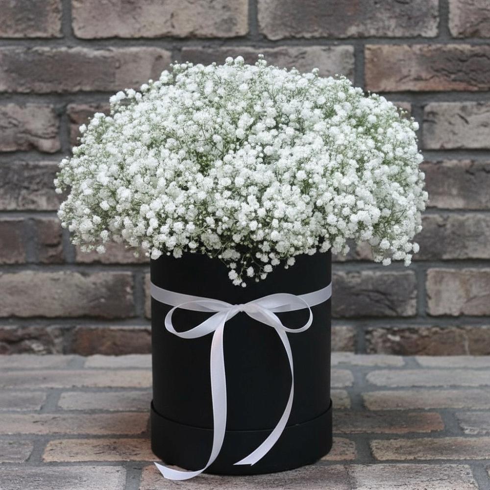 Цветочная композиция из Гипсофила в шляпной коробке в Геймановской