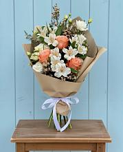 Букет цветов из:  Альстромерии, Лизиантусы, Розы и Хризантемы в Геймановской