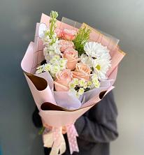 Букет цветов из:  Хризантемы и Розы в Геймановской