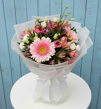Букет цветов из:  Герберы, Альстромерии и Лизиантусы в Геймановской
