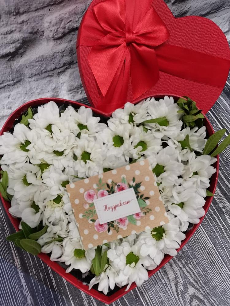 Цветочная композиция из Хризантемы в виде сердца в Геймановской