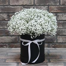 Цветочная композиция из Гипсофила в шляпной коробке в Геймановской