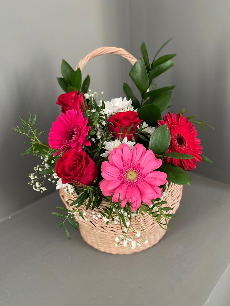 Цветочная композиция из Розы, Хризантемы и Герберы в корзине в Геймановской