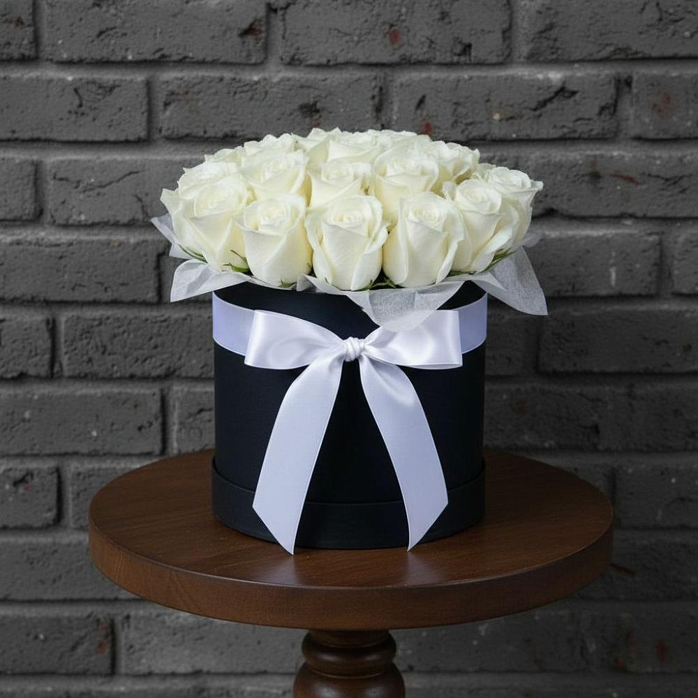 Цветочная композиция из Розы в шляпной коробке в Геймановской