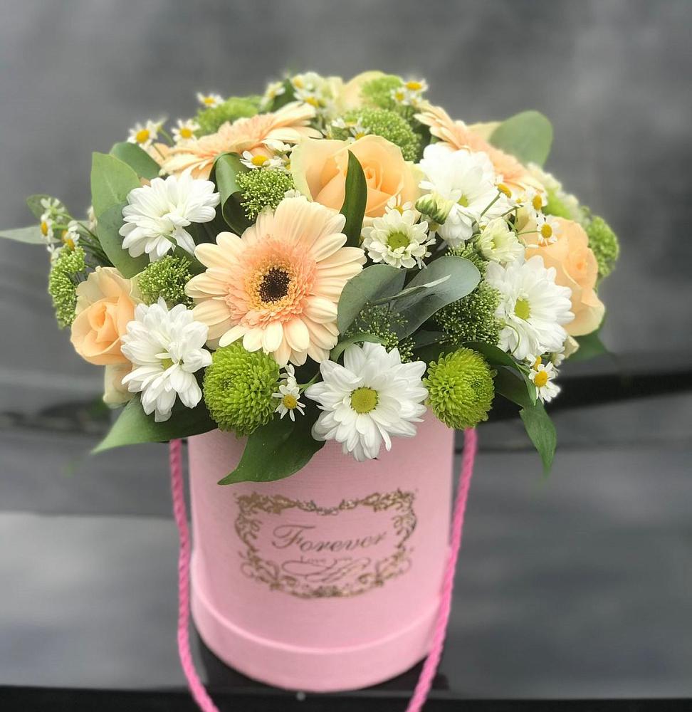 Цветочная композиция из Розы, Герберы и Хризантемы в шляпной коробке в Геймановской