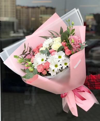 Букет цветов из: Розы, Лизиантусы и Хризантемы в Геймановской