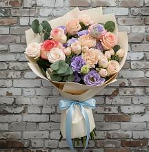 Букет цветов из:  Розы, Лизиантусы и Гвоздики в Геймановской