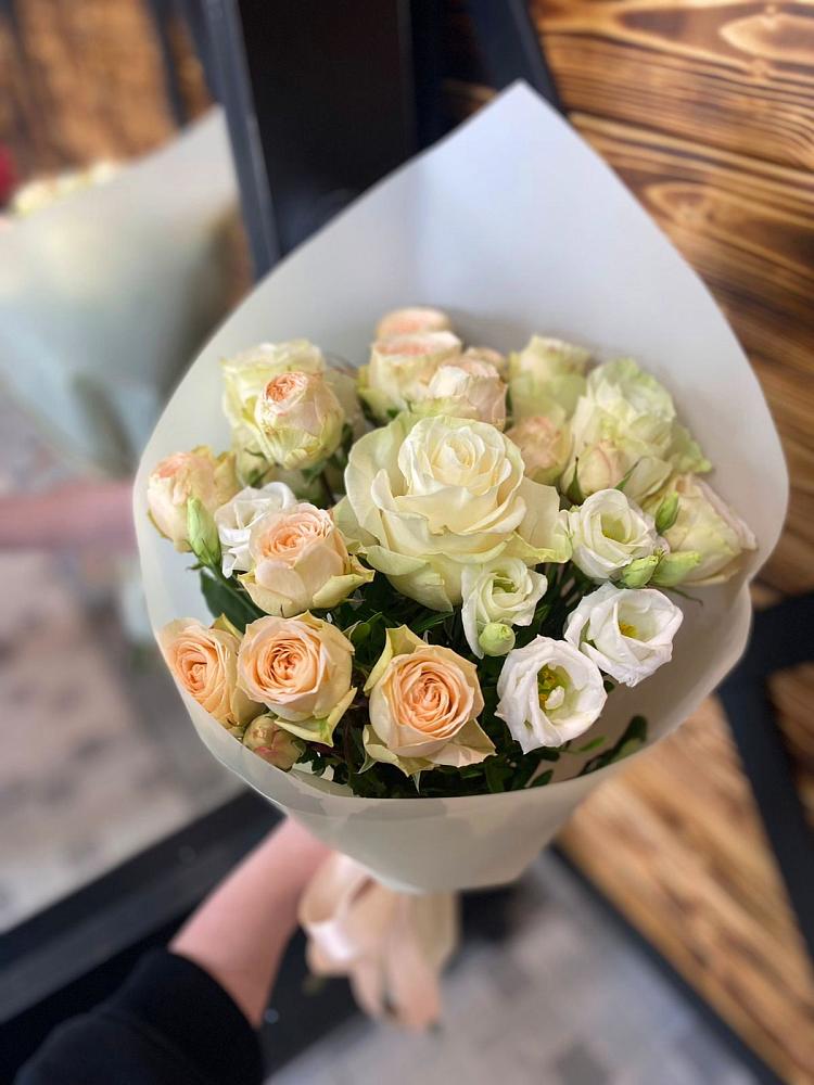 Букет цветов из: Розы и Лизиантусы в Геймановской