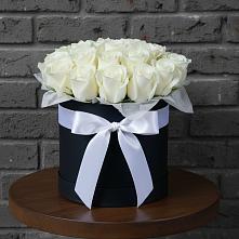 Цветочная композиция из Розы в шляпной коробке в Геймановской