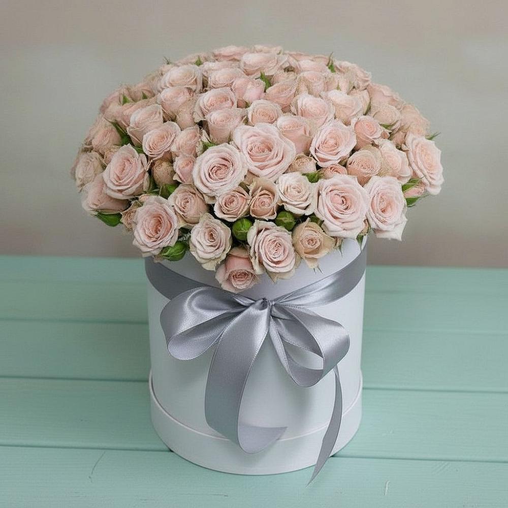 Цветочная композиция из Розы в шляпной коробке в Геймановской