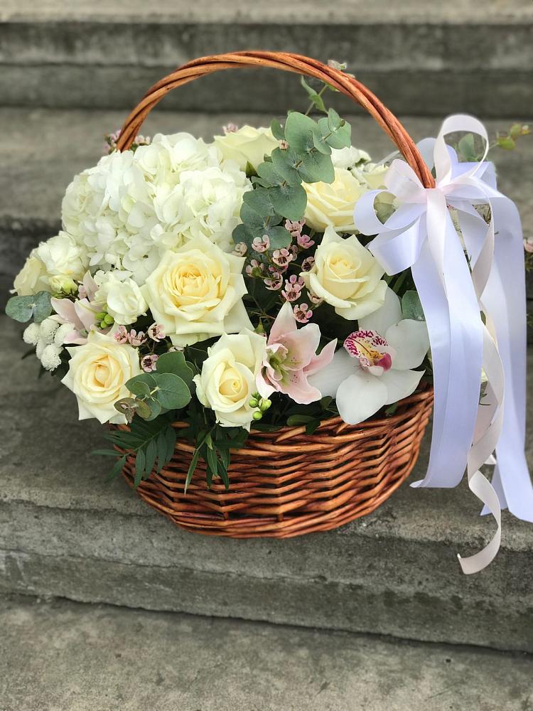 Цветочная композиция из Орхидеи и Розы в корзине в Геймановской